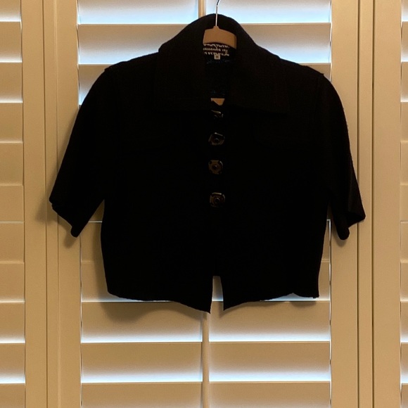 Cute trendy navy blue short sleeve jacket the color does not show well - Picture 1 of 4